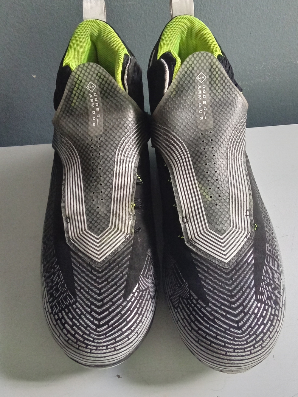 Under Armour Mens Football Cleats Black Neon Green‎ Mid Top Athletic Shoes